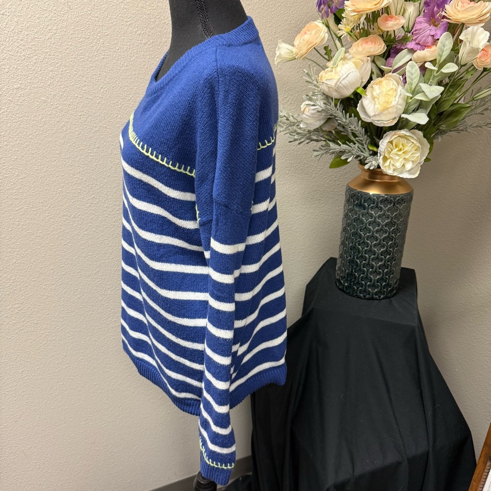 Lilly Pulitzer Blue Striped Crewneck Sweater w/ Lime Stitch Detail Small - Picture 3 of 9